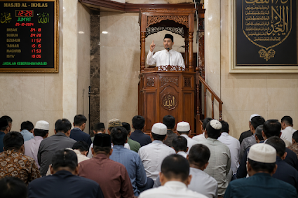 Adab Imam dan Khatib di Dalam dan di Luar Ibadah