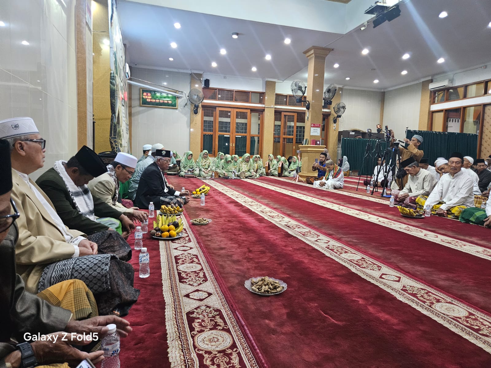 Suasana Peringatan Maulid Nabi Muhammad SAW di Masjid Al-Huda 2